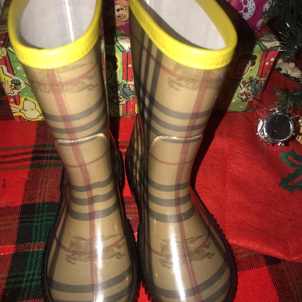 ❌sold❌Burberry rain boots
